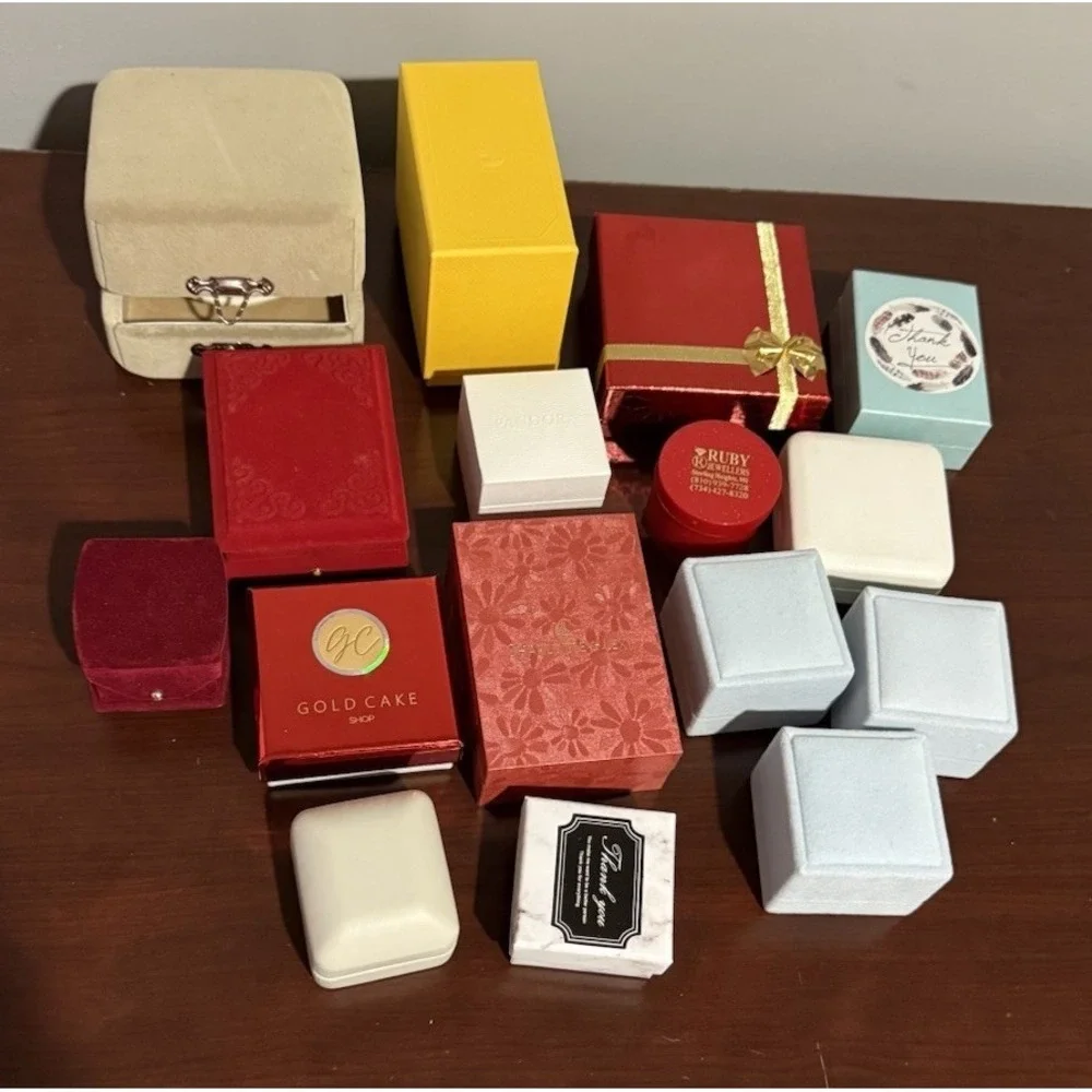 Lot Of 15 assorted jewelry boxes,‎ Different Sizes Used